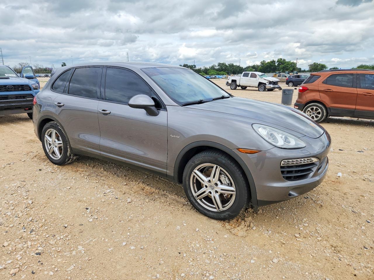 2014 PORSCHE CAYENNE