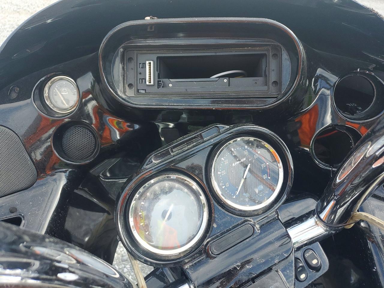 2011 HARLEY-DAVIDSON FLHXSE2