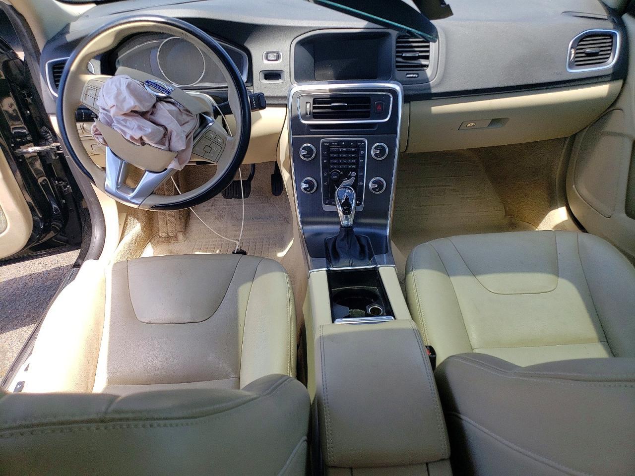 2015 VOLVO S60