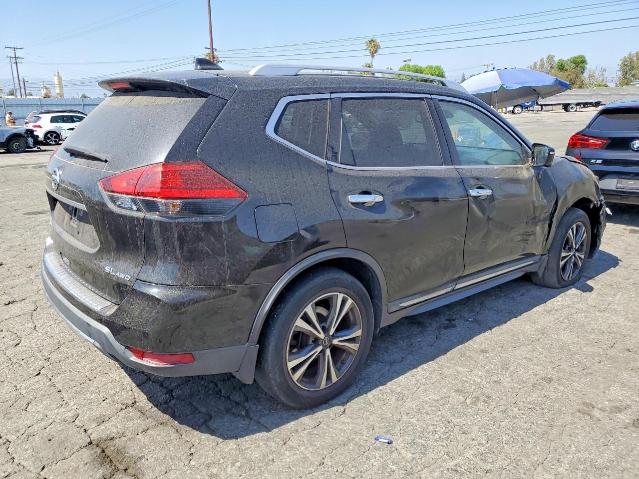 2017 NISSAN ROGUE