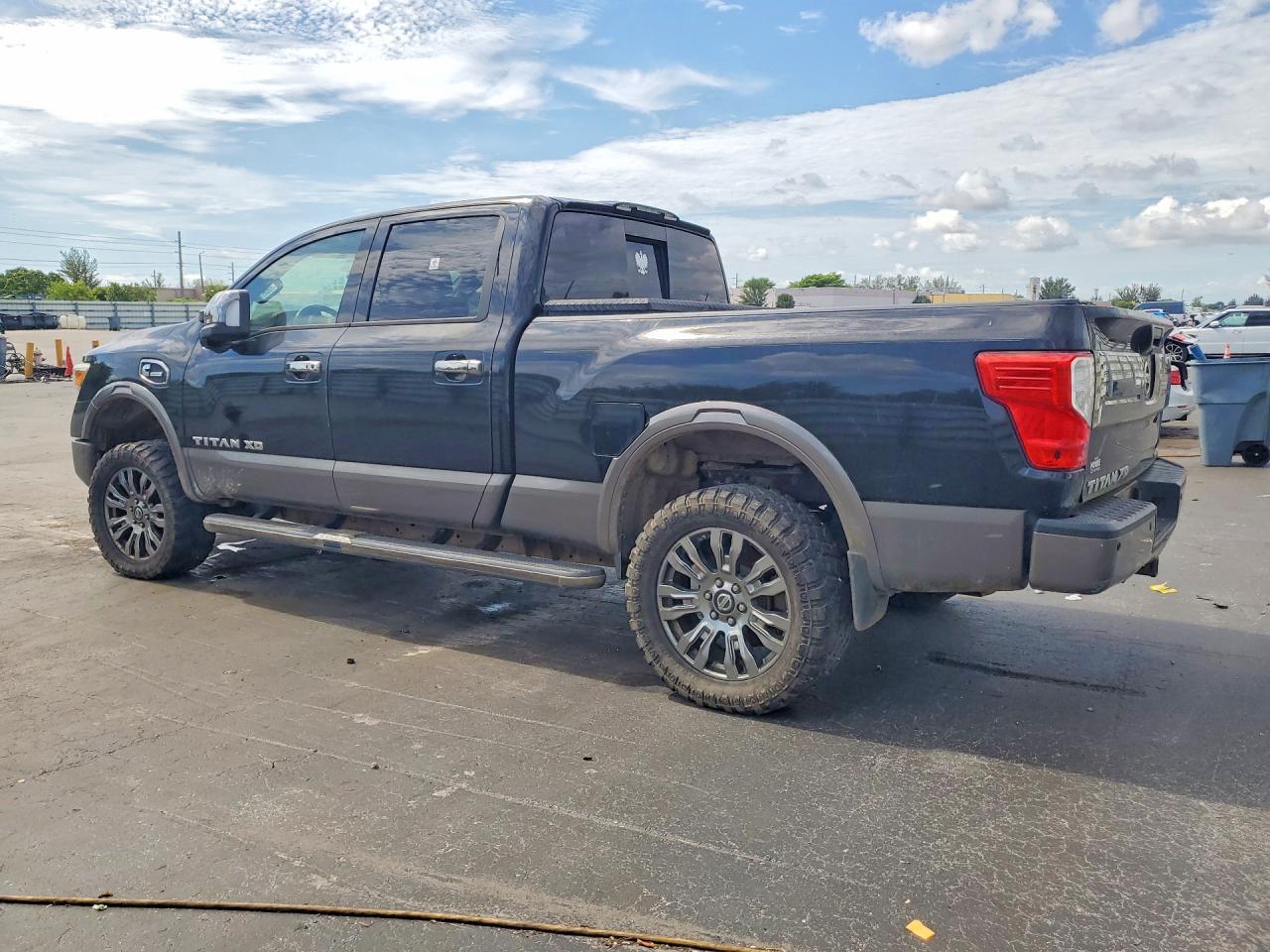 2017 NISSAN Titan