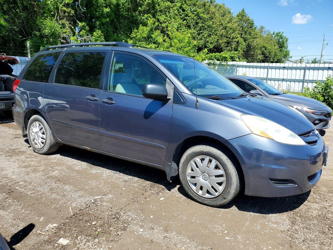 2010 TOYOTA SIENNA