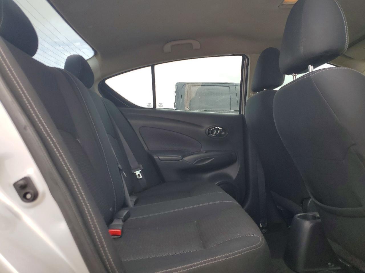 2017 NISSAN VERSA