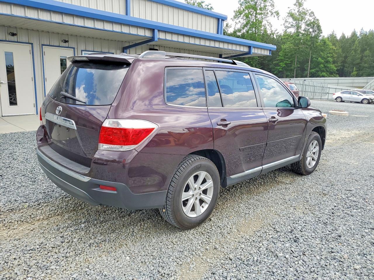 2011 TOYOTA HIGHLANDER
