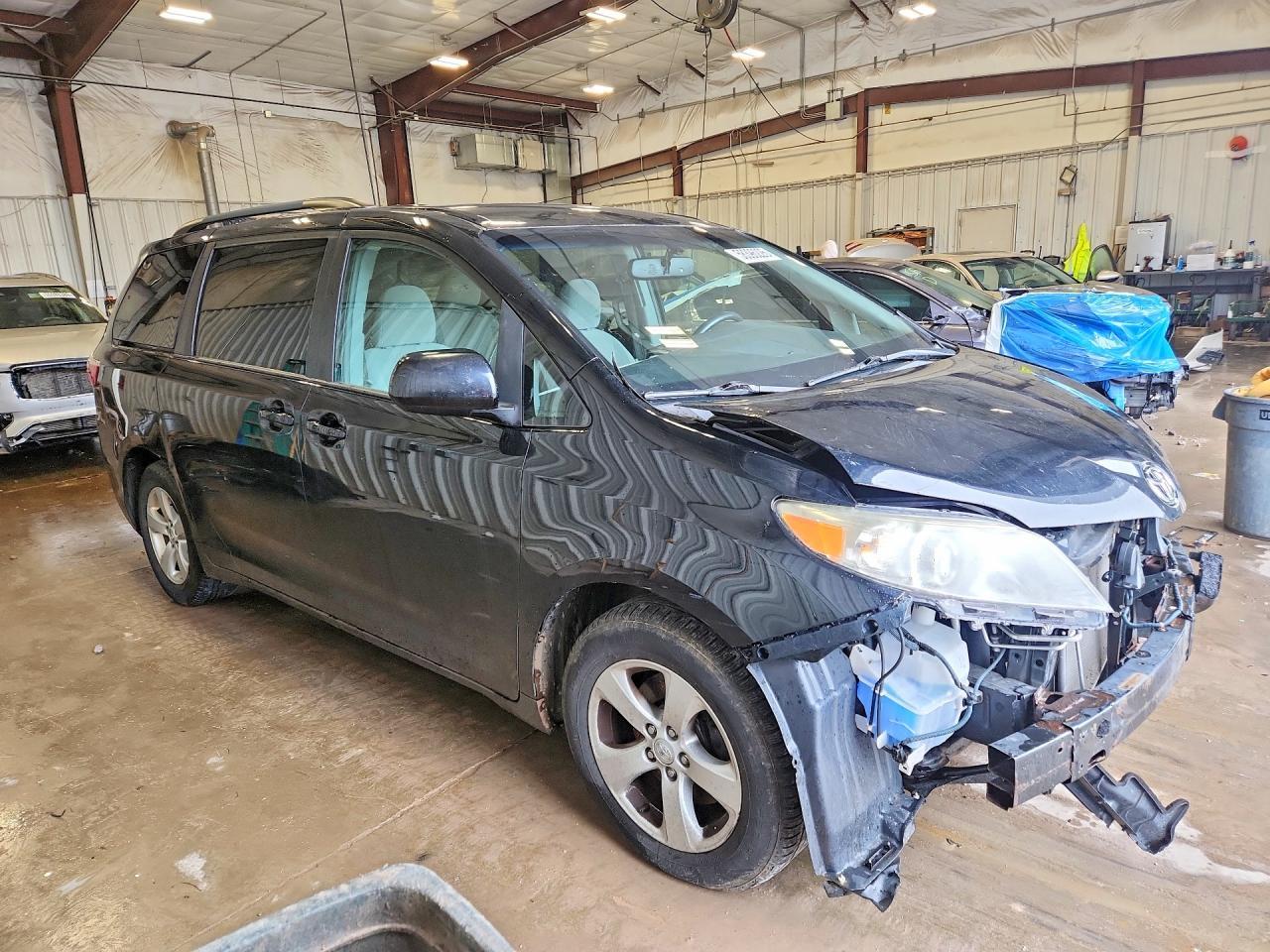 2017 TOYOTA SIENNA