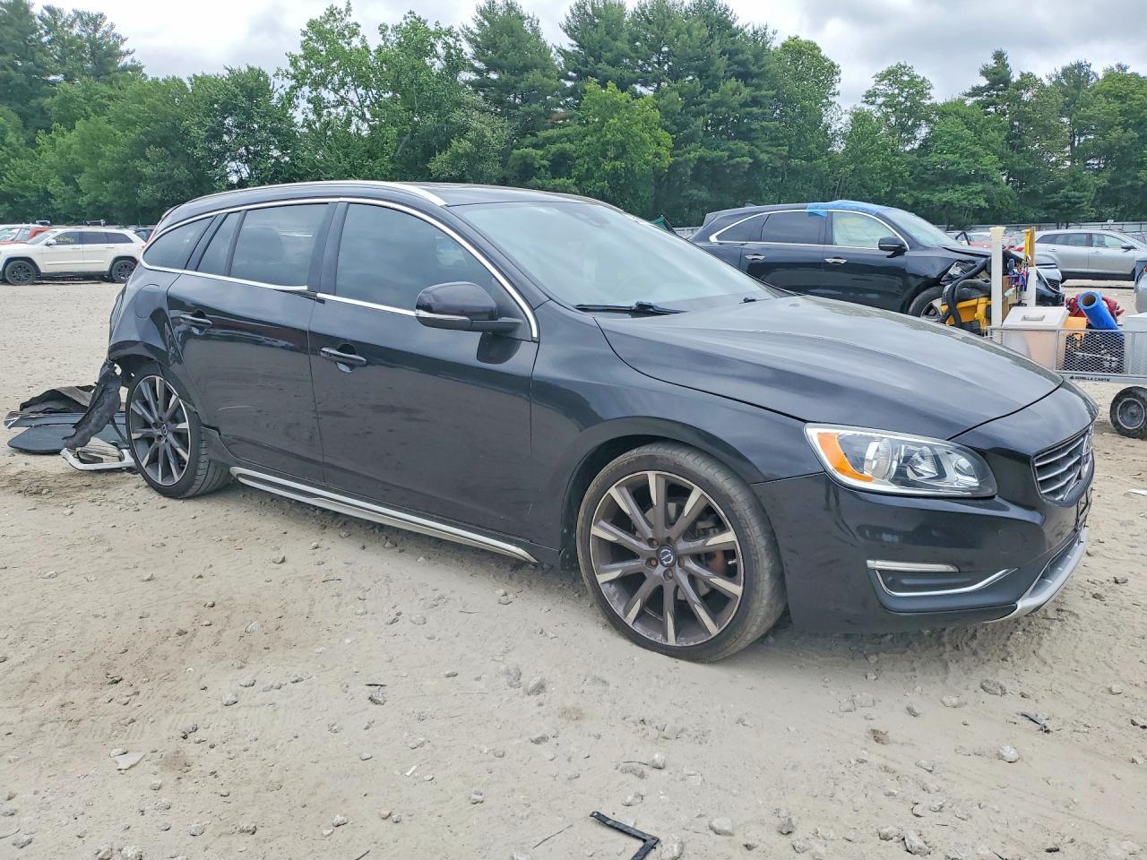 2015 VOLVO V60