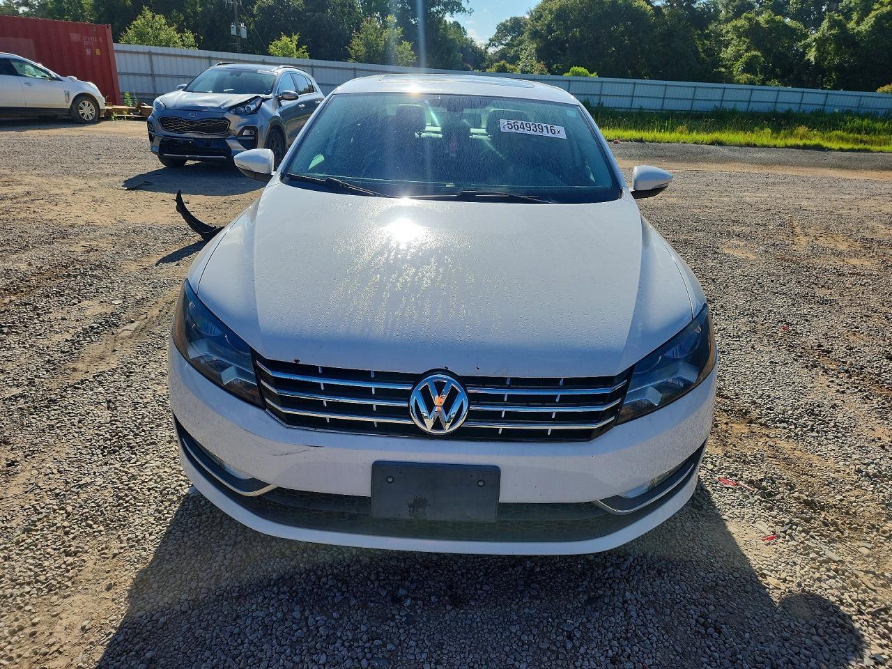 2012 VOLKSWAGEN Passat