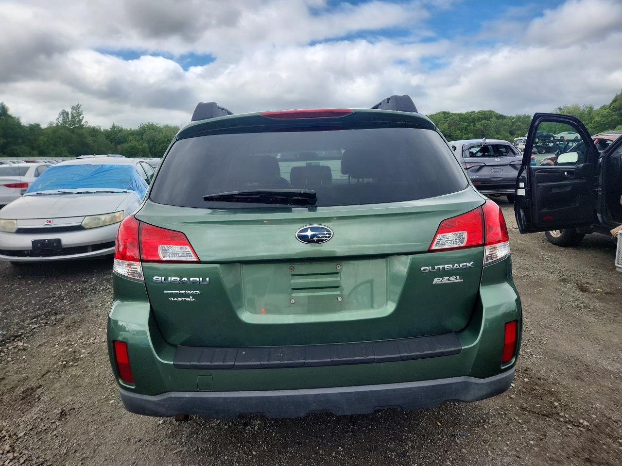 2013 SUBARU Outback