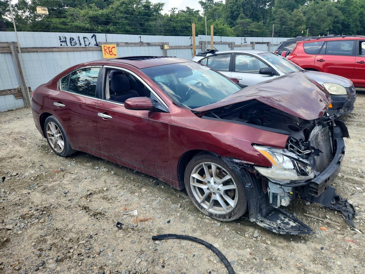 2010 NISSAN Maxima