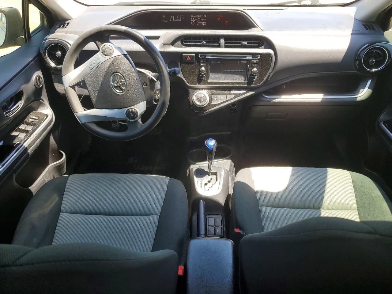2016 TOYOTA Prius c
