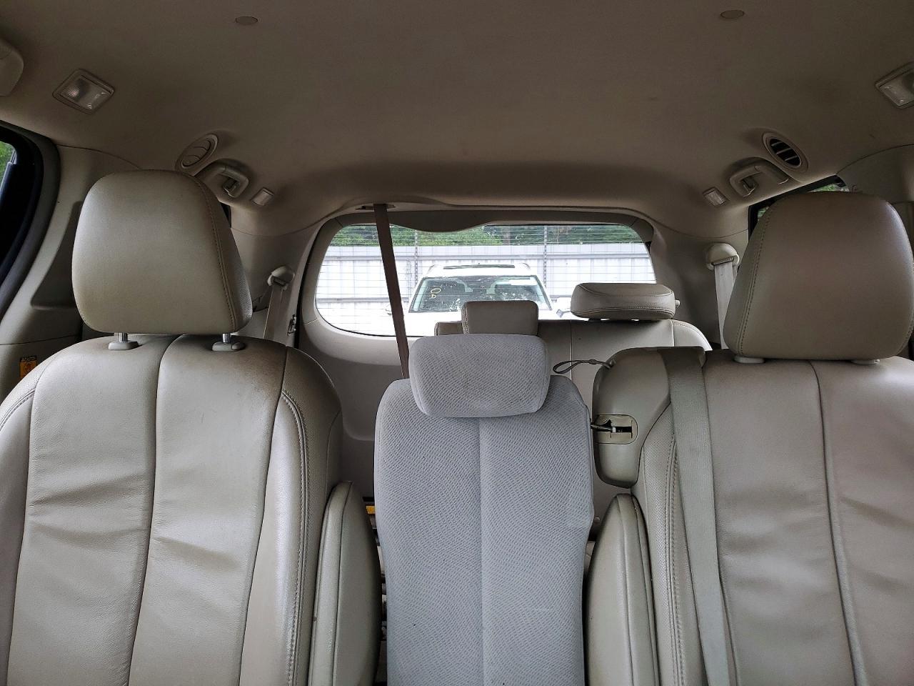 2012 TOYOTA SIENNA