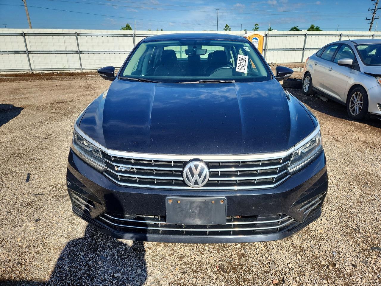 2017 VOLKSWAGEN Passat