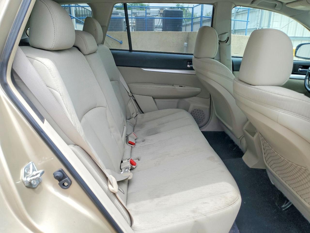 2010 SUBARU Outback