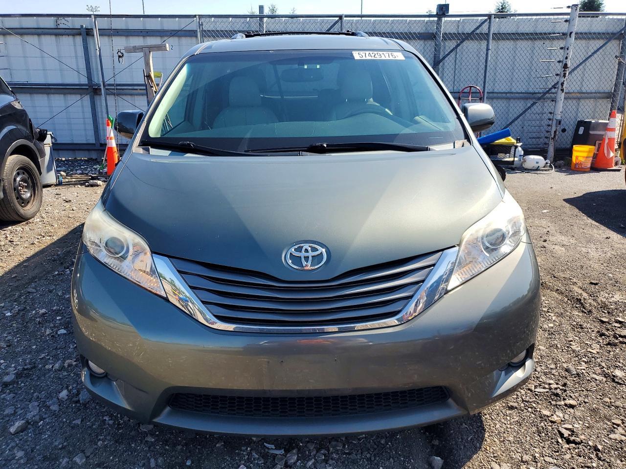 2013 TOYOTA SIENNA