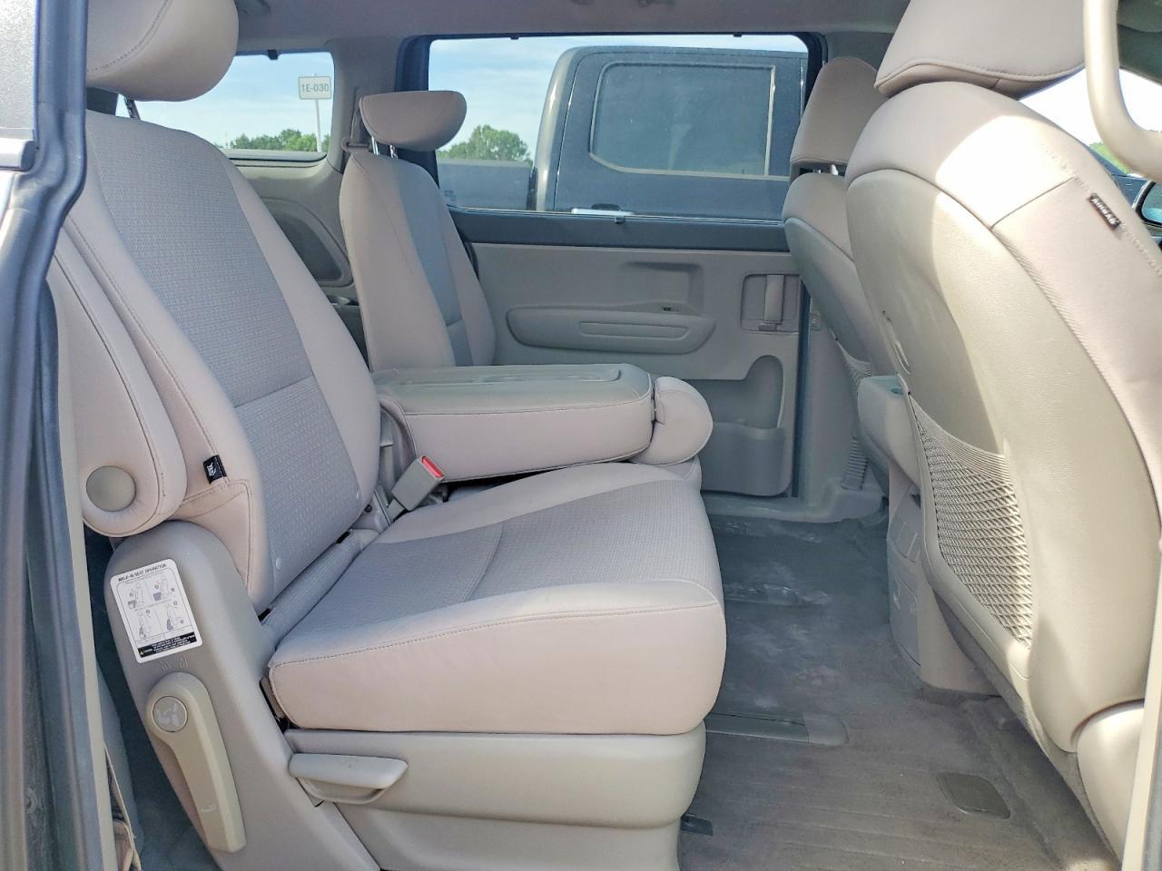 2016 KIA SEDONA