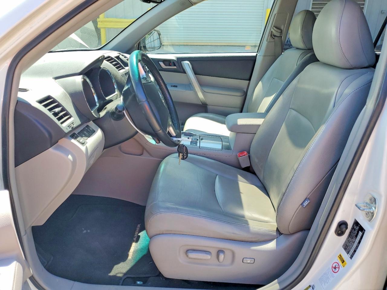 2013 TOYOTA HIGHLANDER