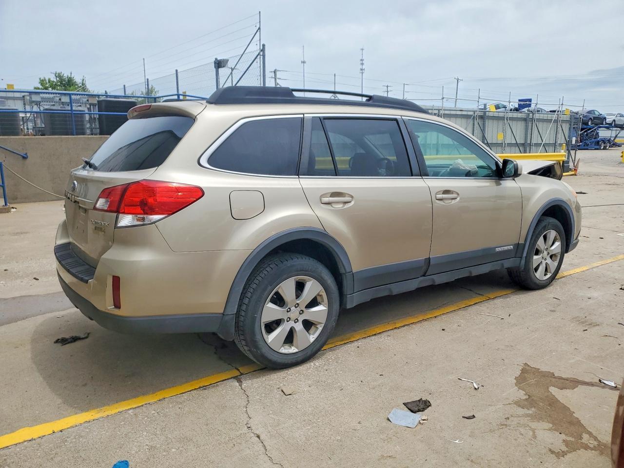 2010 SUBARU Outback
