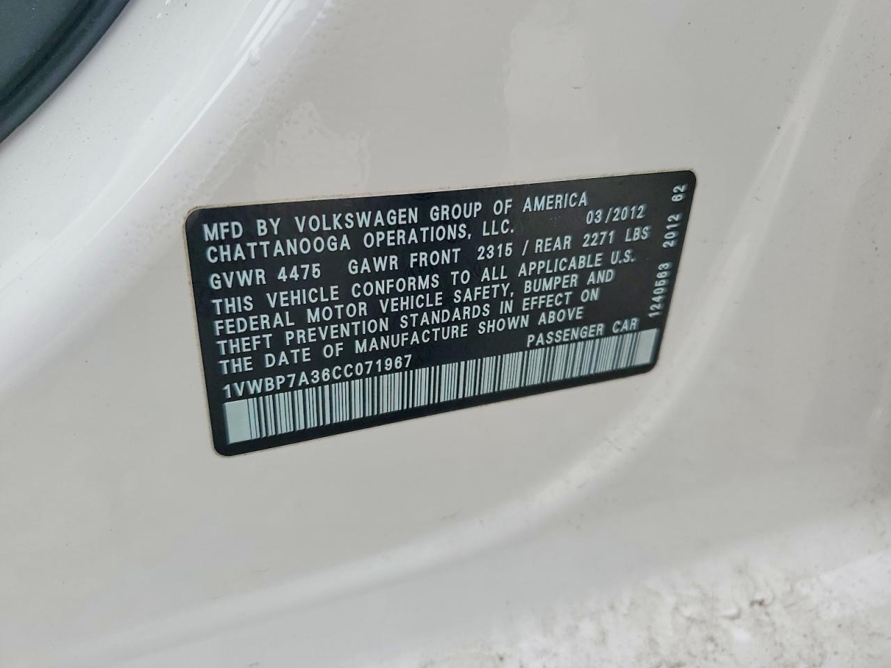 2012 VOLKSWAGEN Passat