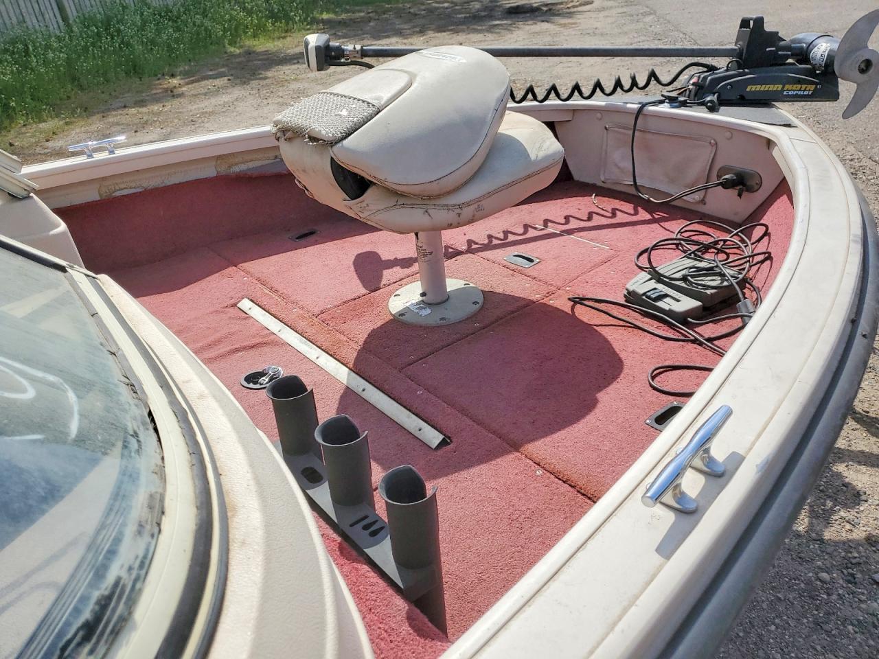 2001 CRESTLINER Boat