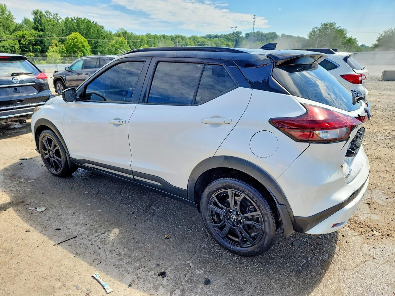 2023 NISSAN KICKS