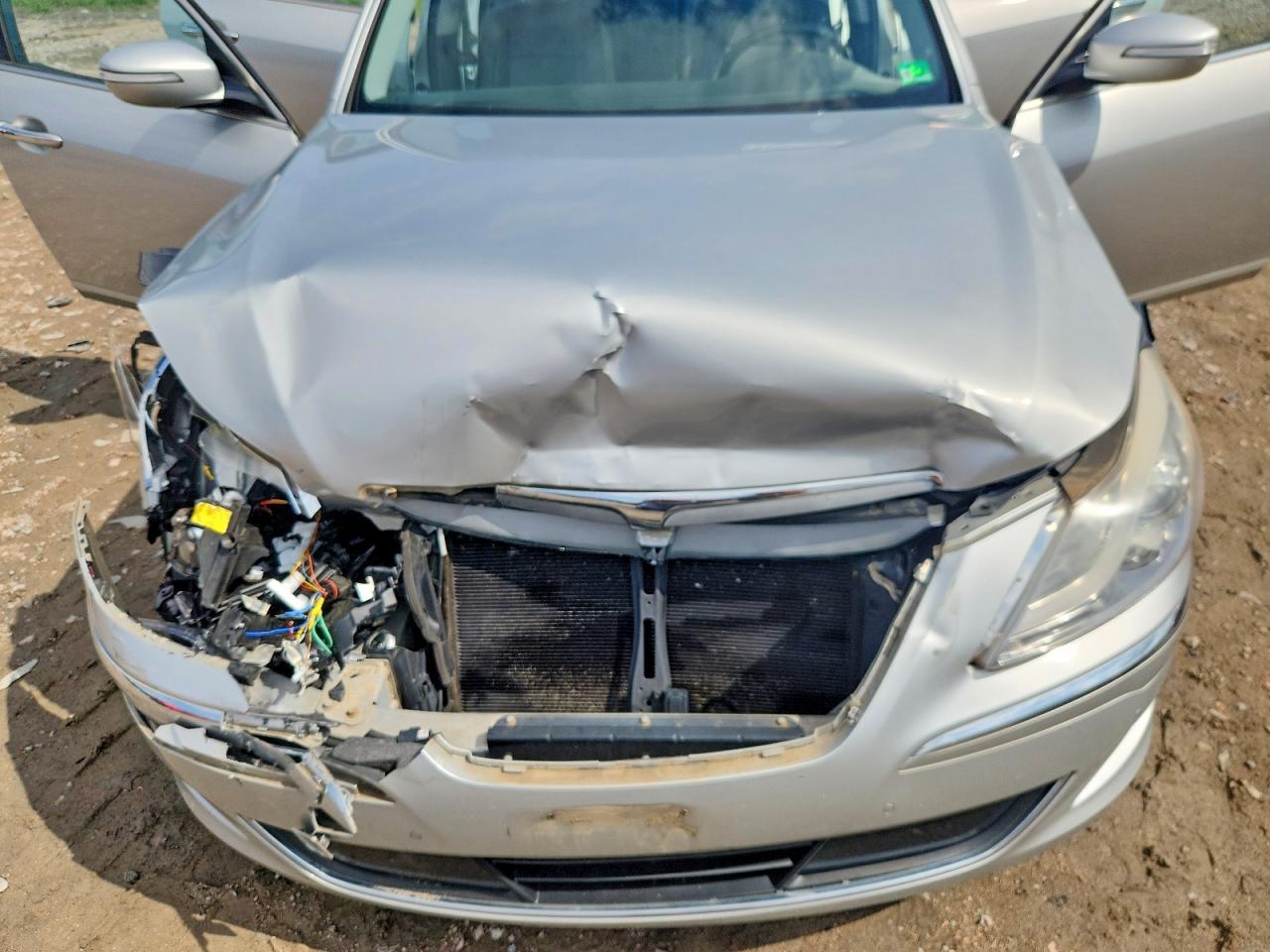 2013 HYUNDAI GENESIS
