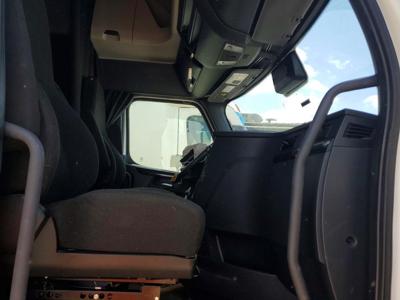 2023 FREIGHTLINER CASCADIA 126