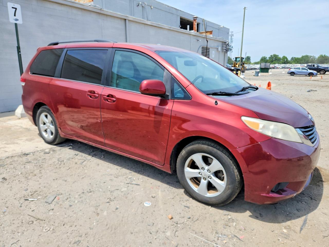 2012 TOYOTA SIENNA