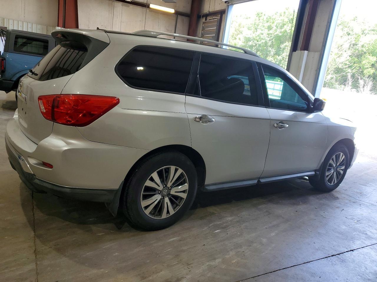 2017 NISSAN PATHFINDER