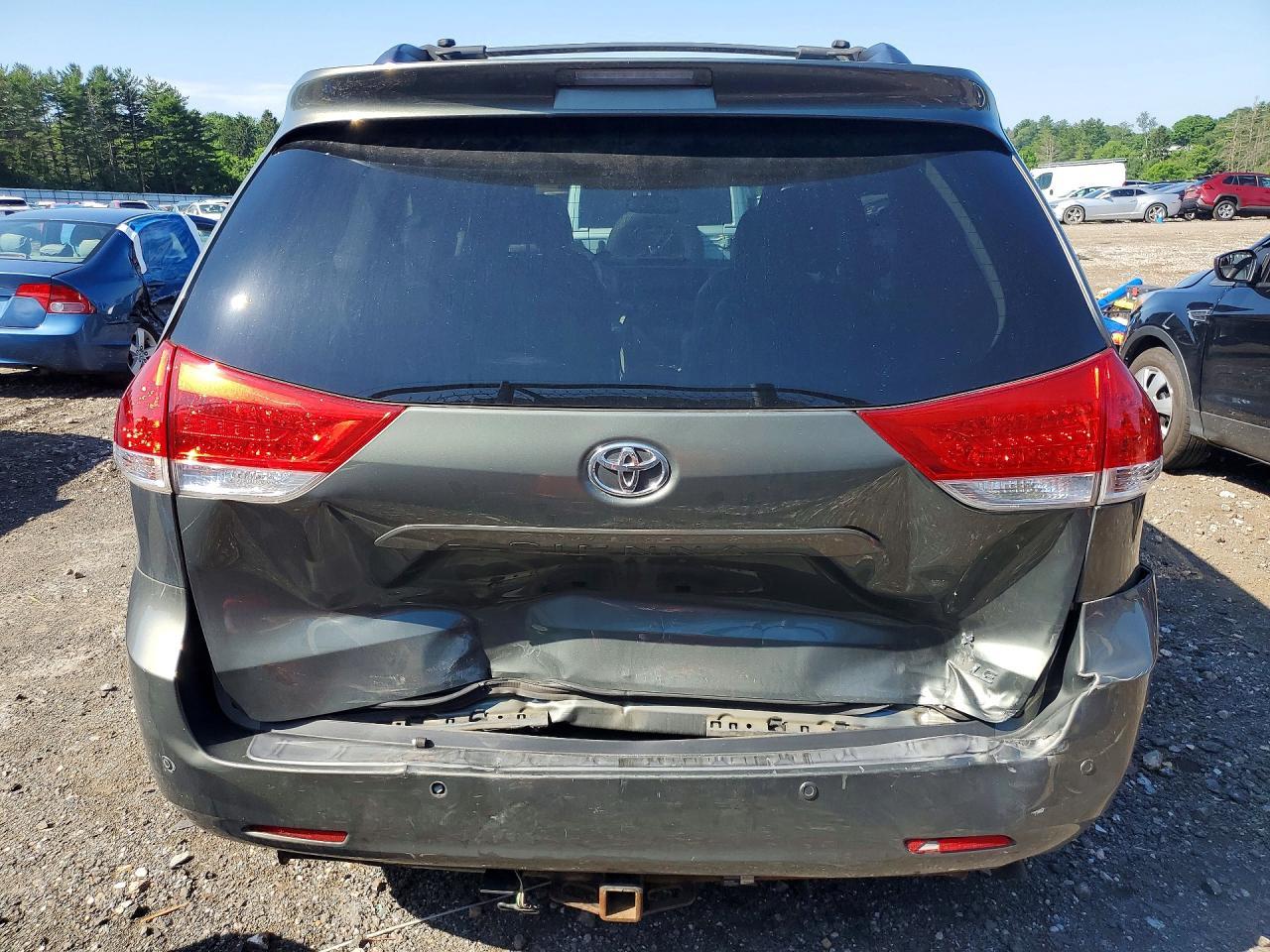 2013 TOYOTA SIENNA