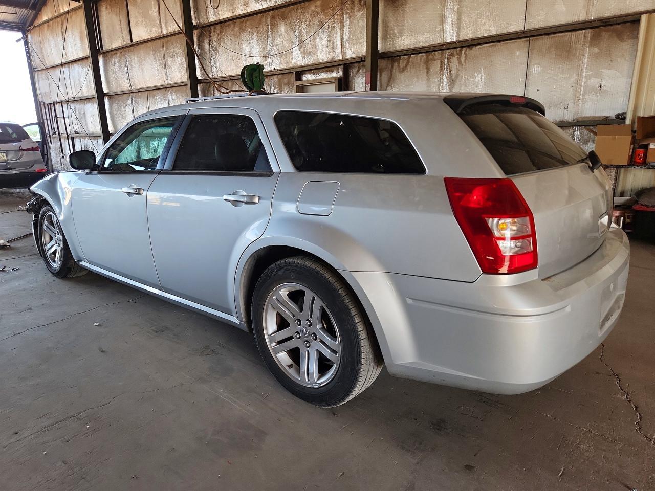 2005 DODGE MAGNUM
