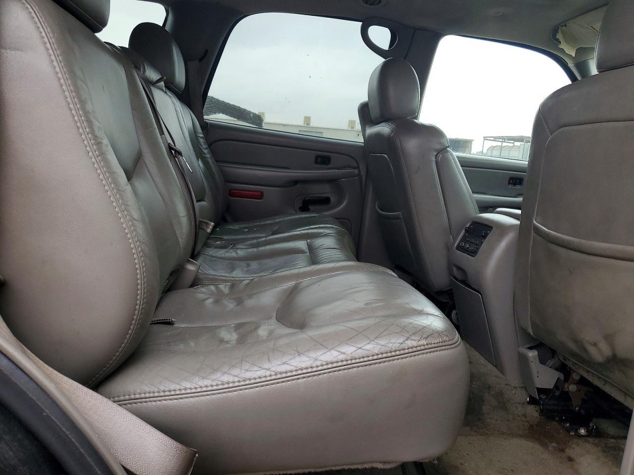 2004 CHEVROLET Tahoe