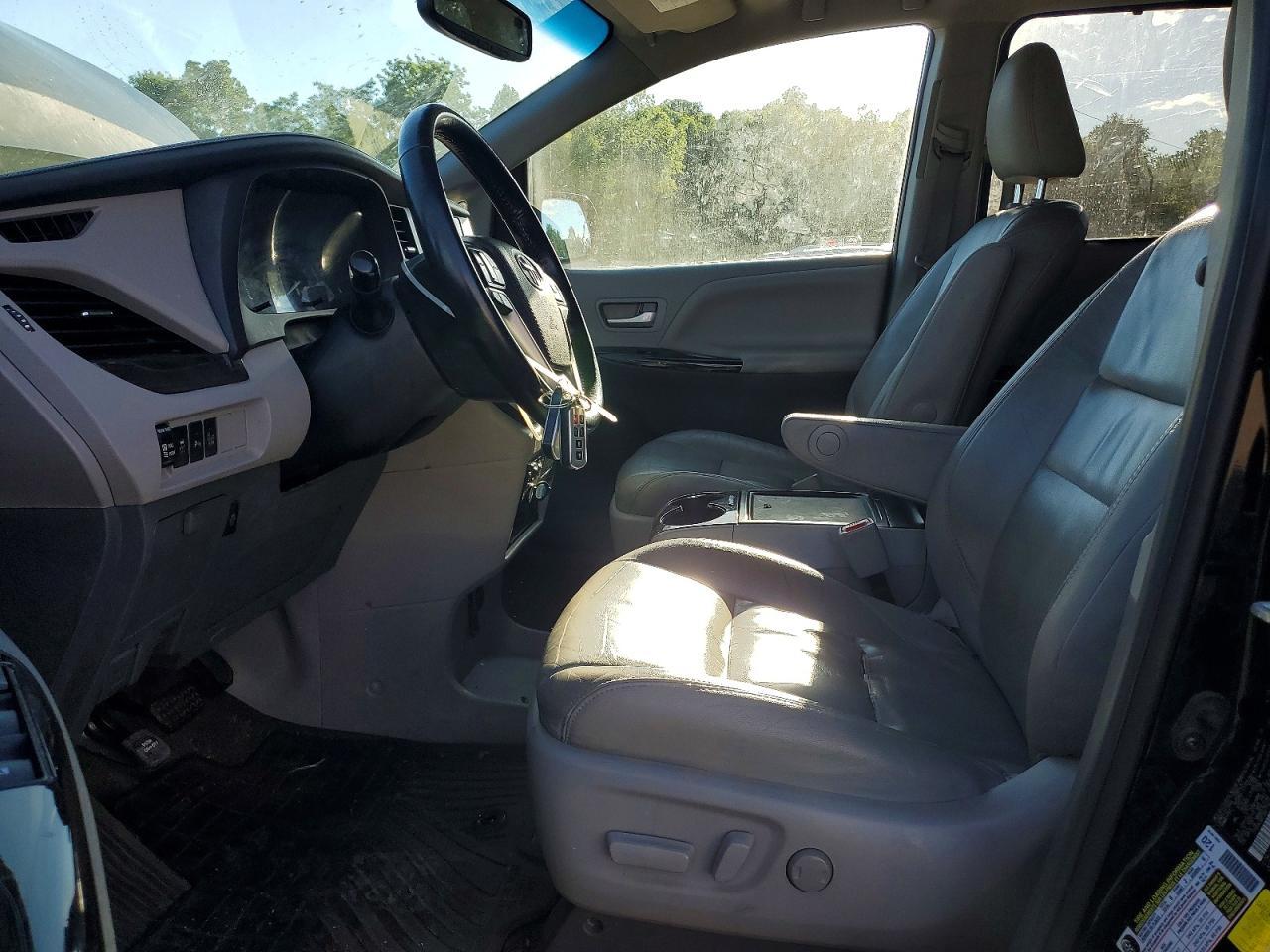 2016 TOYOTA SIENNA