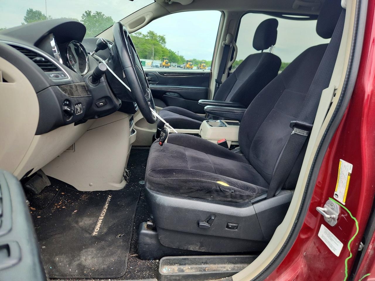 2011 CHRYSLER Town & Country