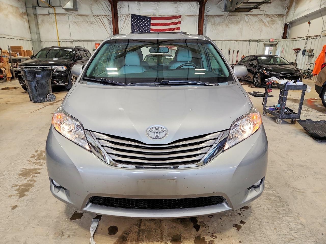 2015 TOYOTA SIENNA