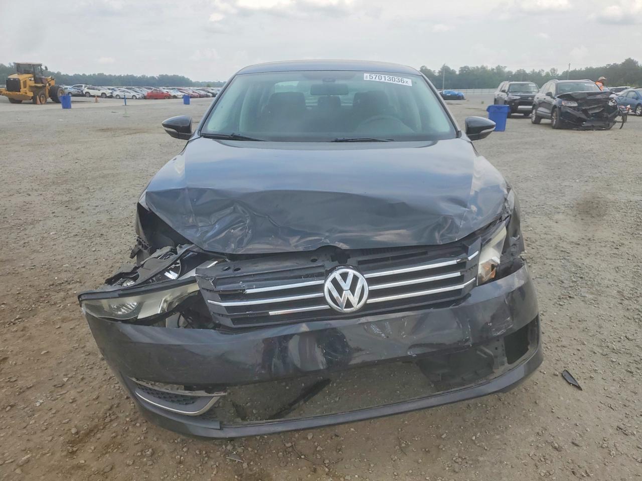 2012 VOLKSWAGEN Passat