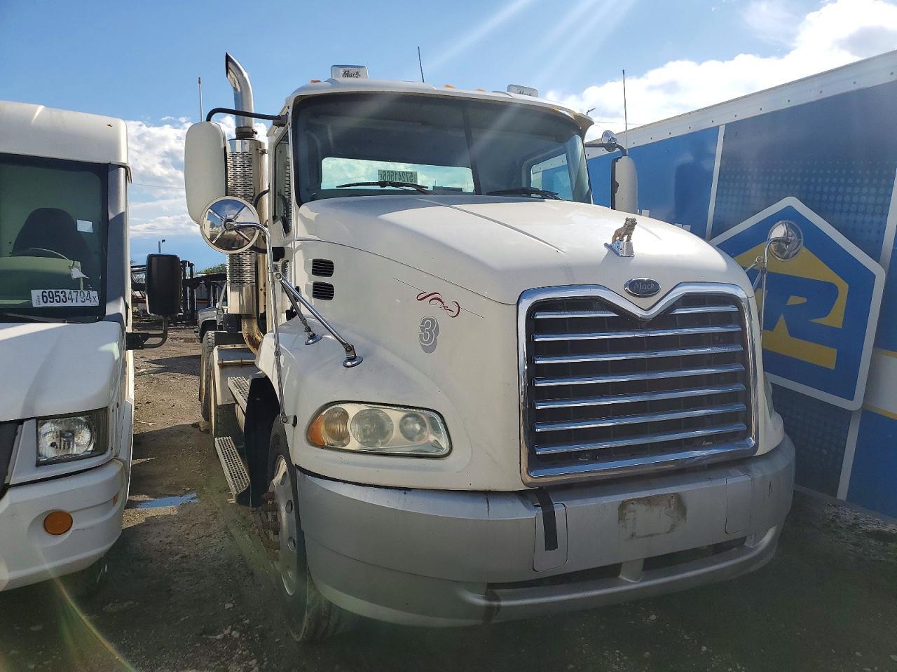 2004 MACK 600 Rd600