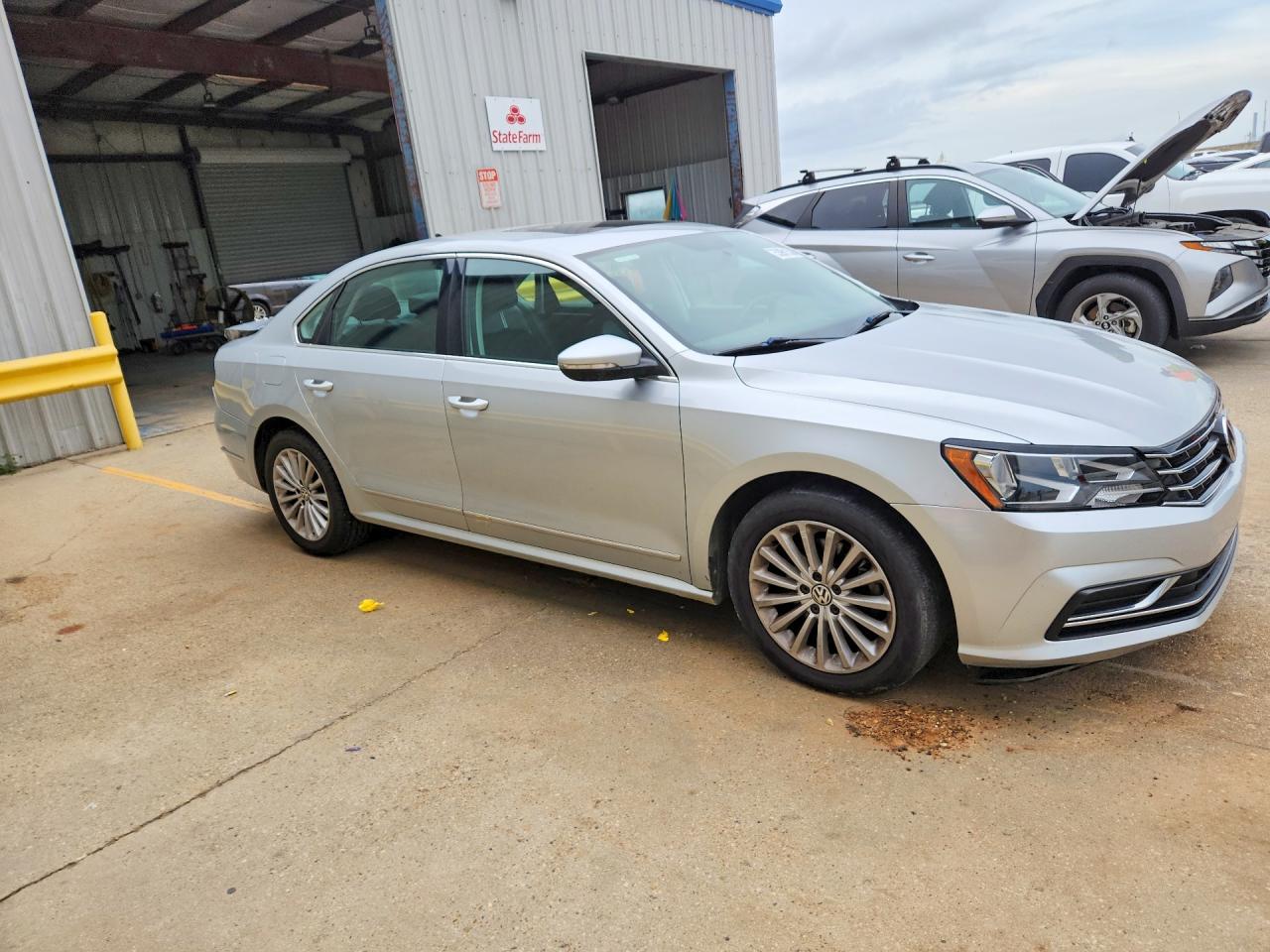 2017 VOLKSWAGEN Passat