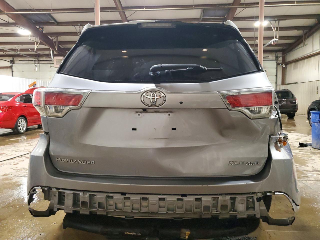 2016 TOYOTA HIGHLANDER