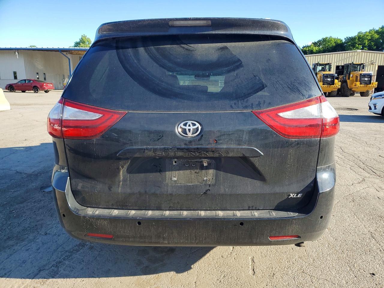 2016 TOYOTA SIENNA