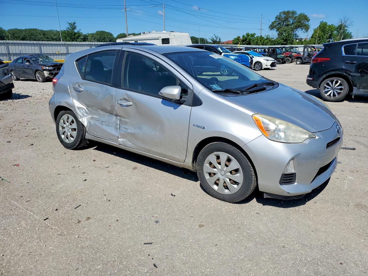 2013 TOYOTA Prius c