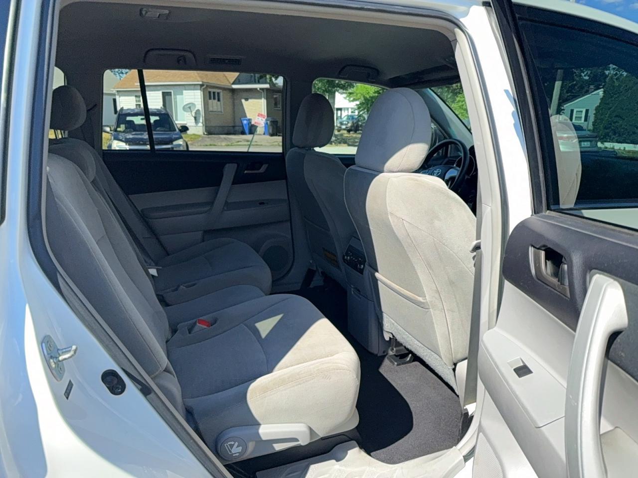 2011 TOYOTA HIGHLANDER