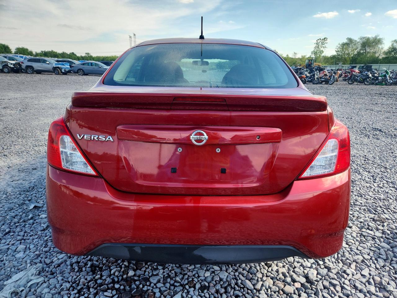 2017 NISSAN VERSA