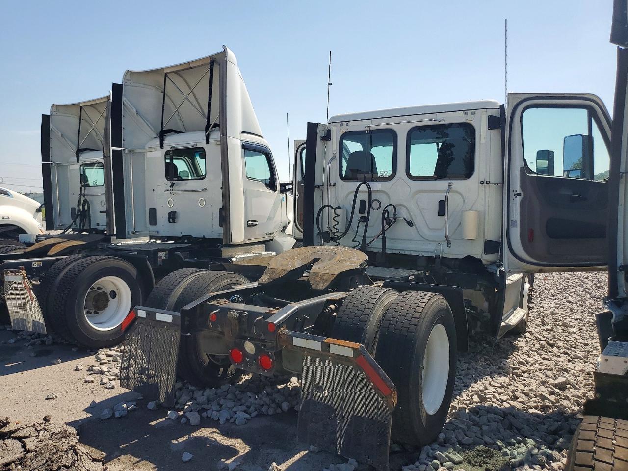 2018 FREIGHTLINER Cascadia 113