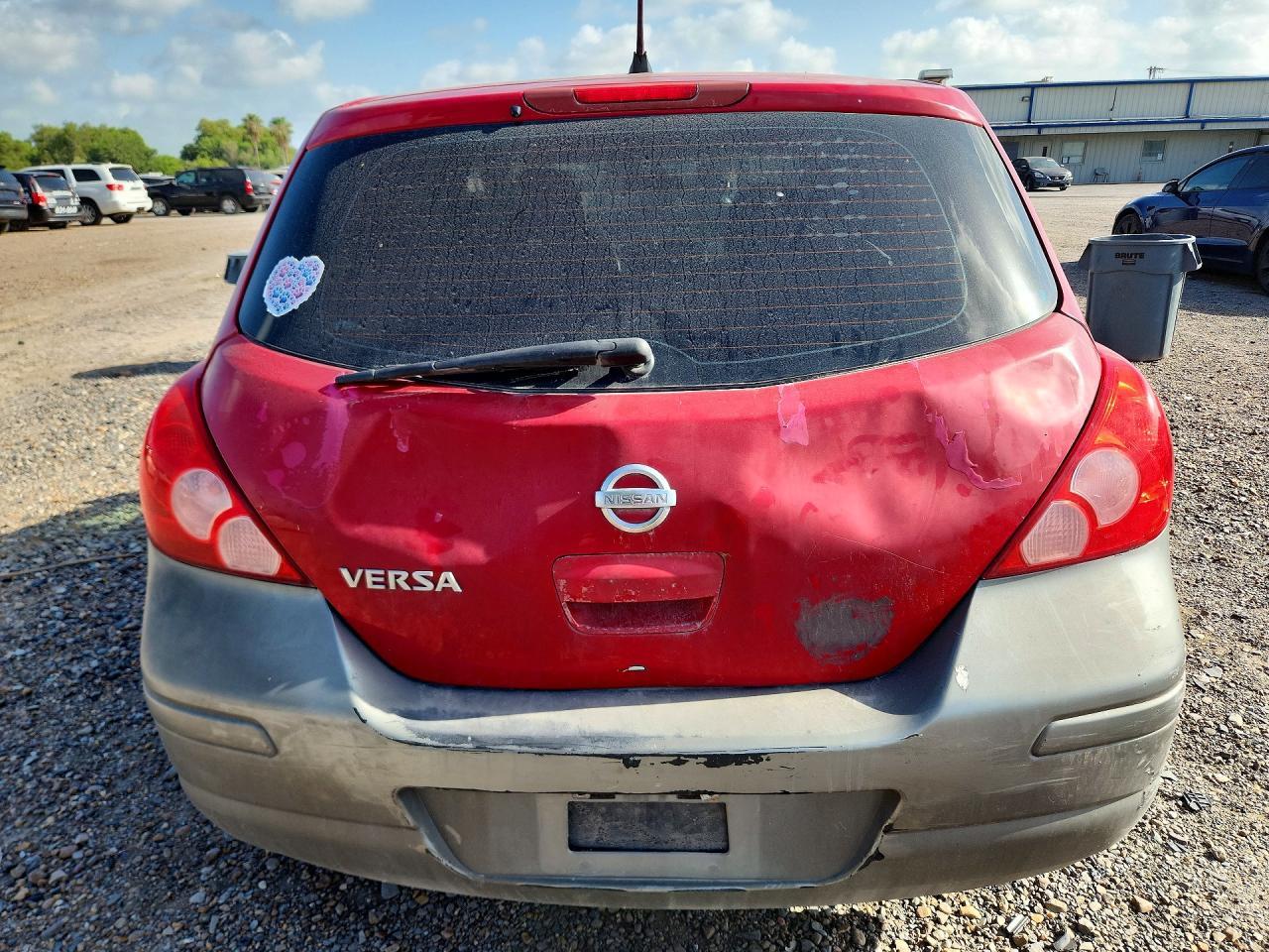 2011 NISSAN VERSA