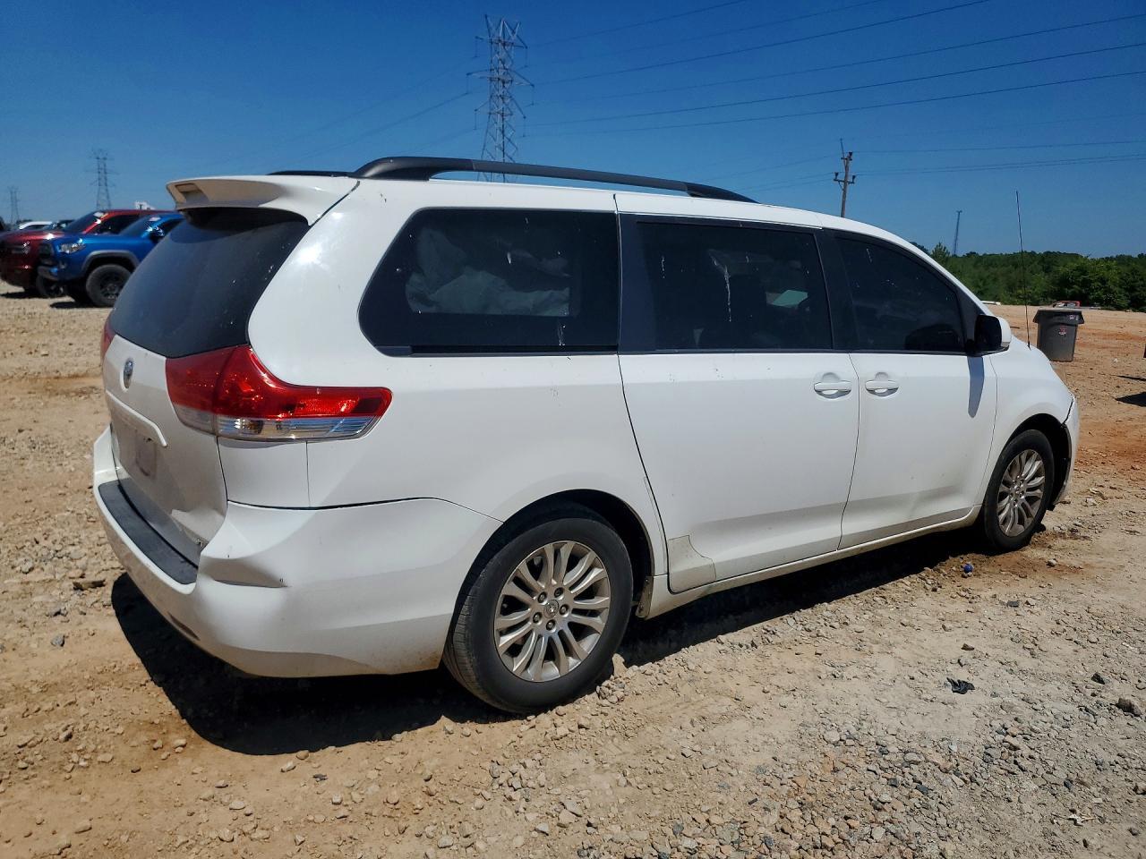 2012 TOYOTA SIENNA