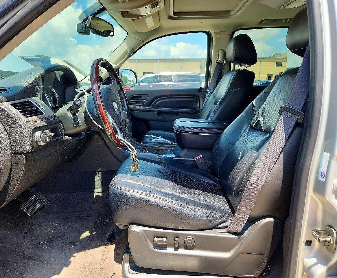 2011 CADILLAC ESCALADE