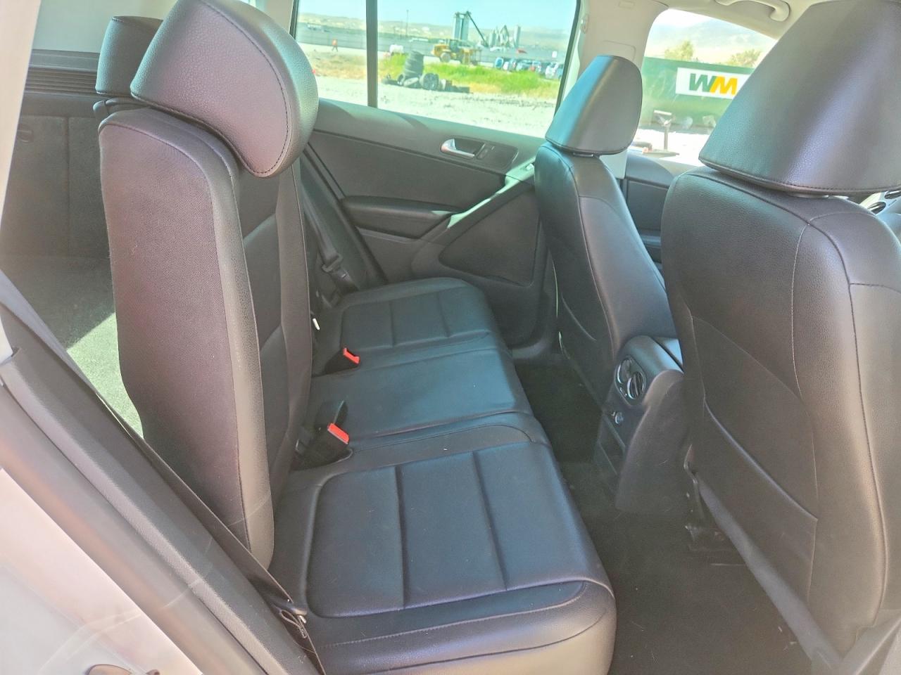 2011 VOLKSWAGEN TIGUAN