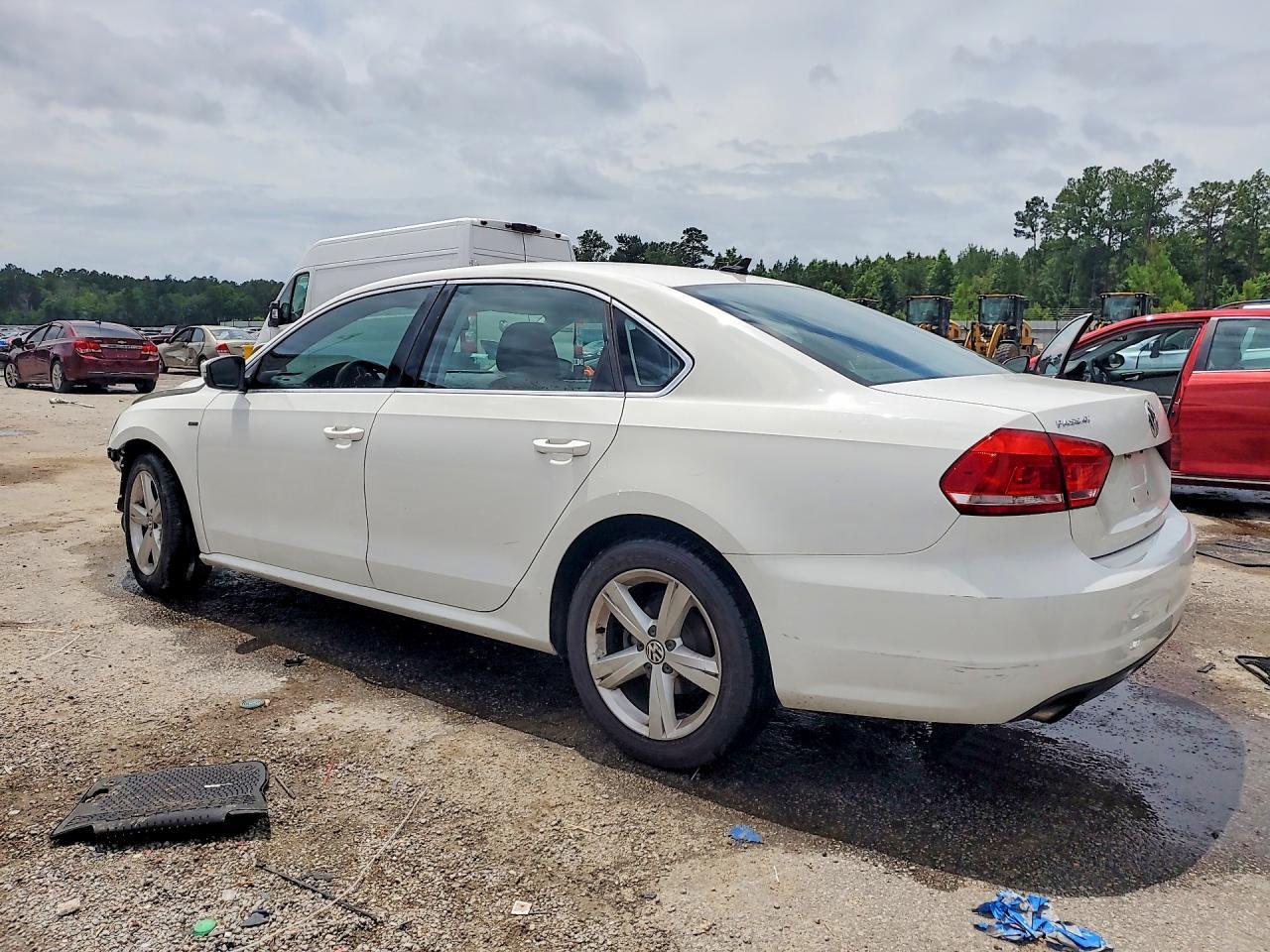 2015 VOLKSWAGEN Passat