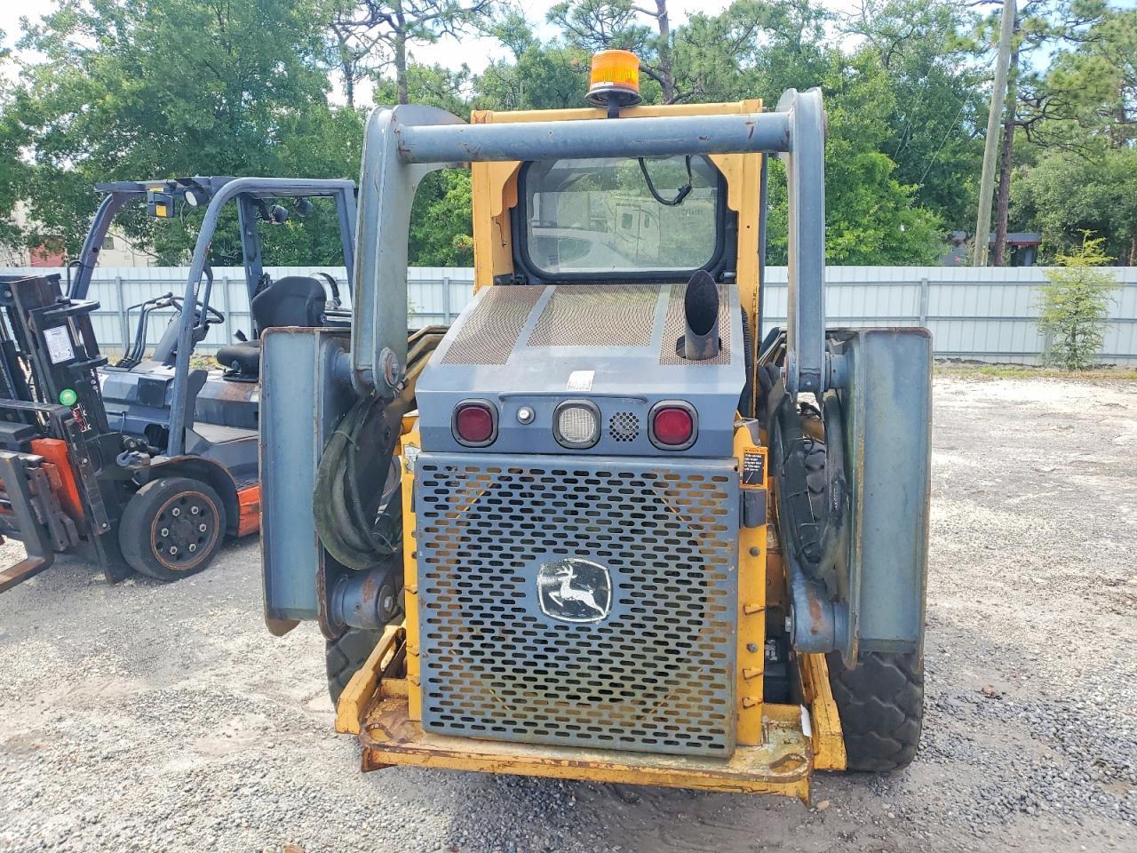 2010 JOHN DEERE 326d