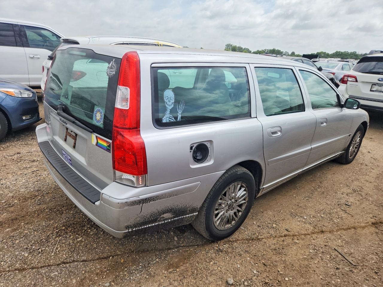 2005 VOLVO V70